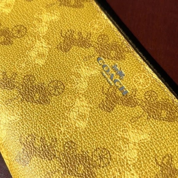 NWT $223 Coach horse and carriage accordion zip wallet - Picture 6 of 14